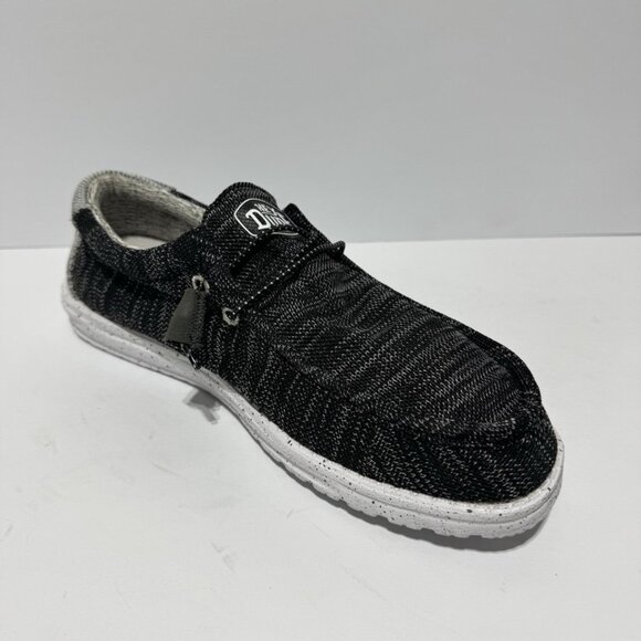 Athletic_Shoes
